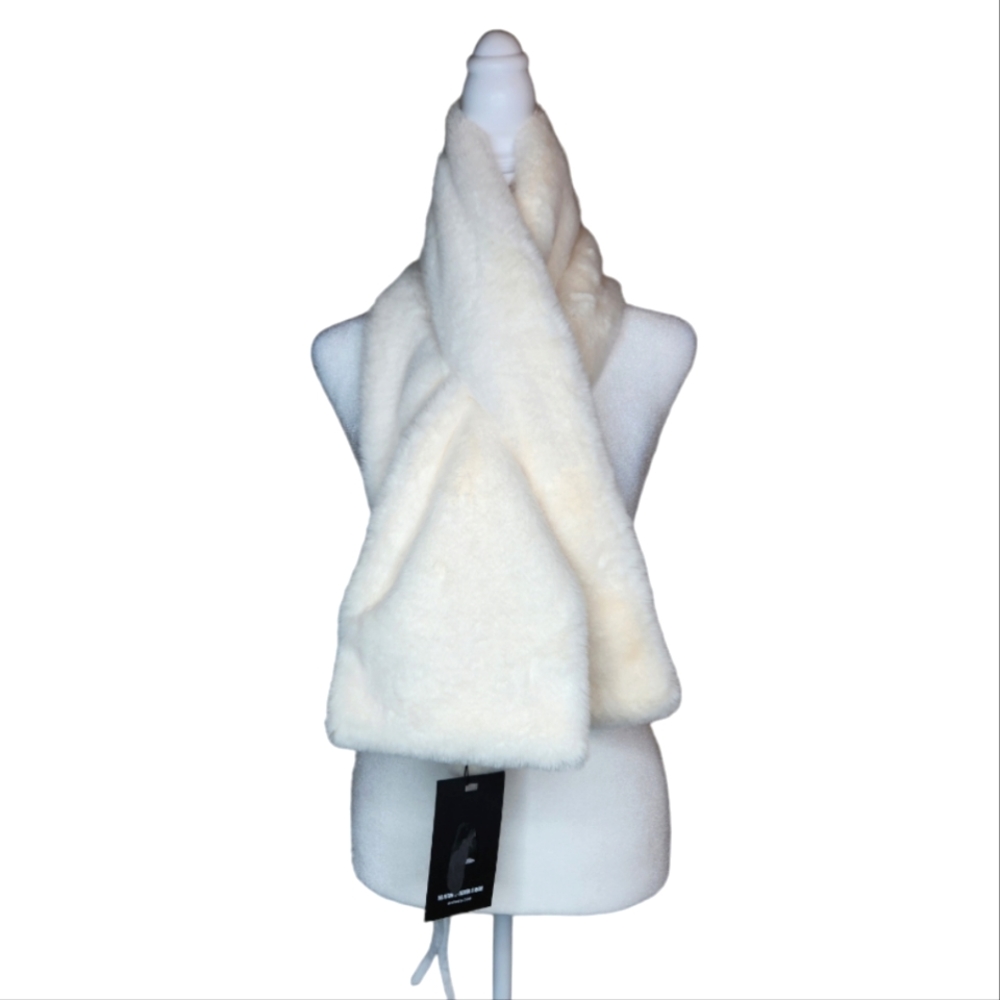 NEW Apparis Ivory Faux Fur Scarf